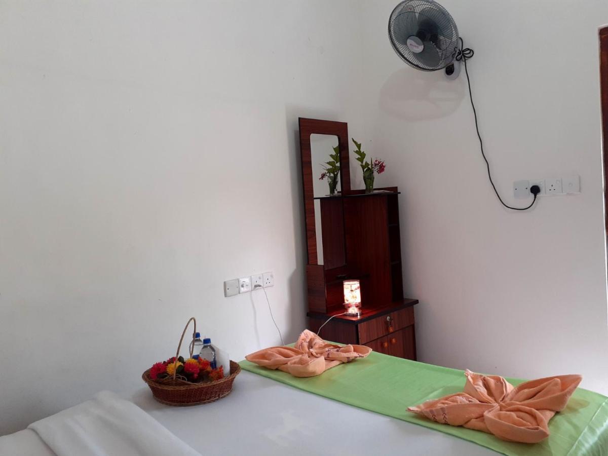 Subash Hotel Nallathanniya Eksteriør billede