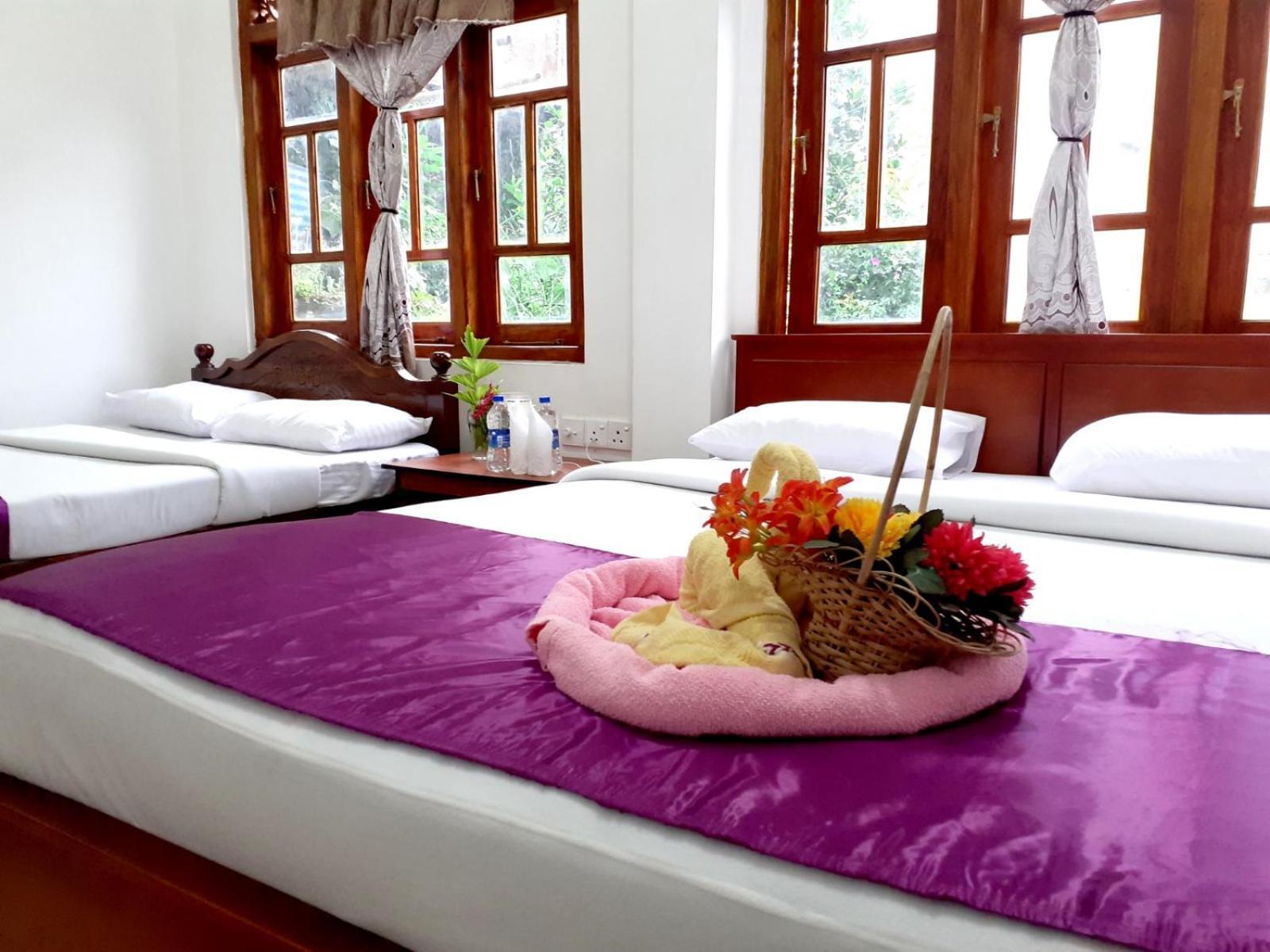 Subash Hotel Nallathanniya Værelse billede